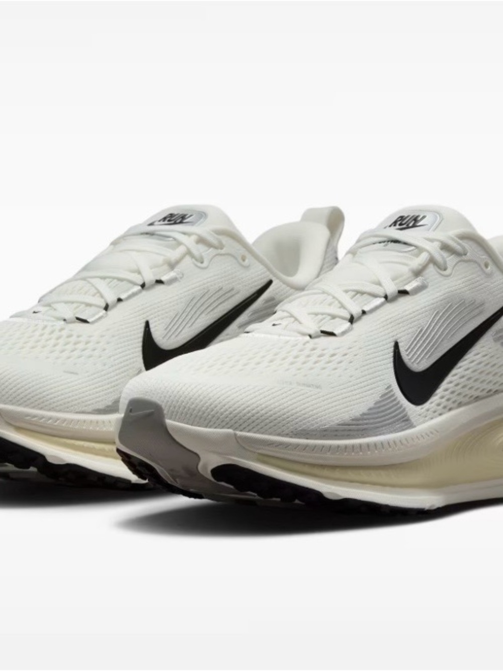 Nike Women’s White Athletic Running Shoes with Black Vomero 18
